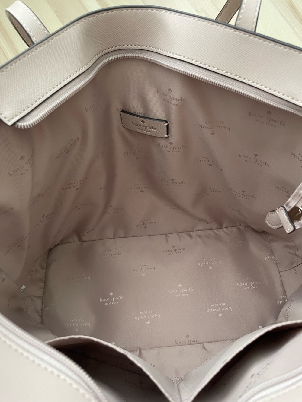 Kate Spade Dana Tote in Warm Beige - Great Condition! - Picture 6 of 16
